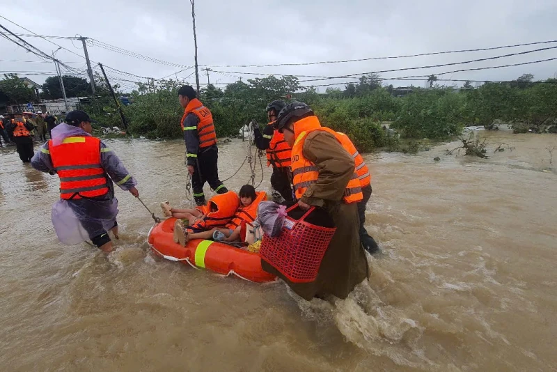 Cần xử lý nghiêm hành vi tung tin thất thiệt, xuyên tạc sự thật hoạt động cứu nạn, cứu hộ trong lũ lụt ở Khánh Hoà
