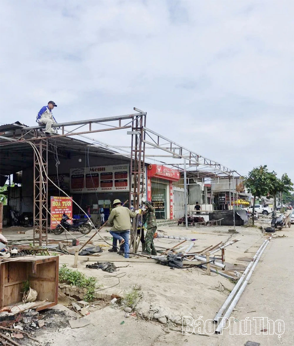 Cẩm Khê kiên quyết giải tỏa vi phạm hành lang an toàn giao thông đường bộ