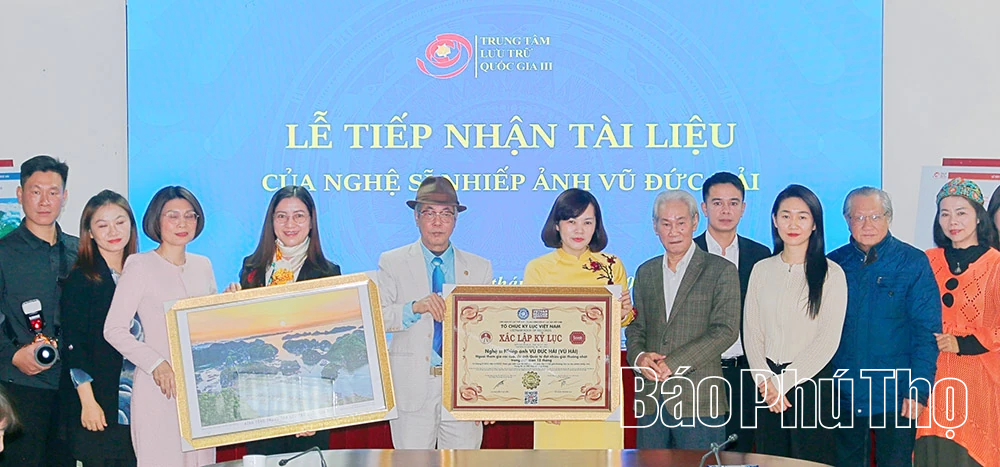 Trung tâm Lưu trữ quốc gia III tiếp nhận tài liệu của nghệ sĩ nhiếp ảnh Vũ Đức Hải