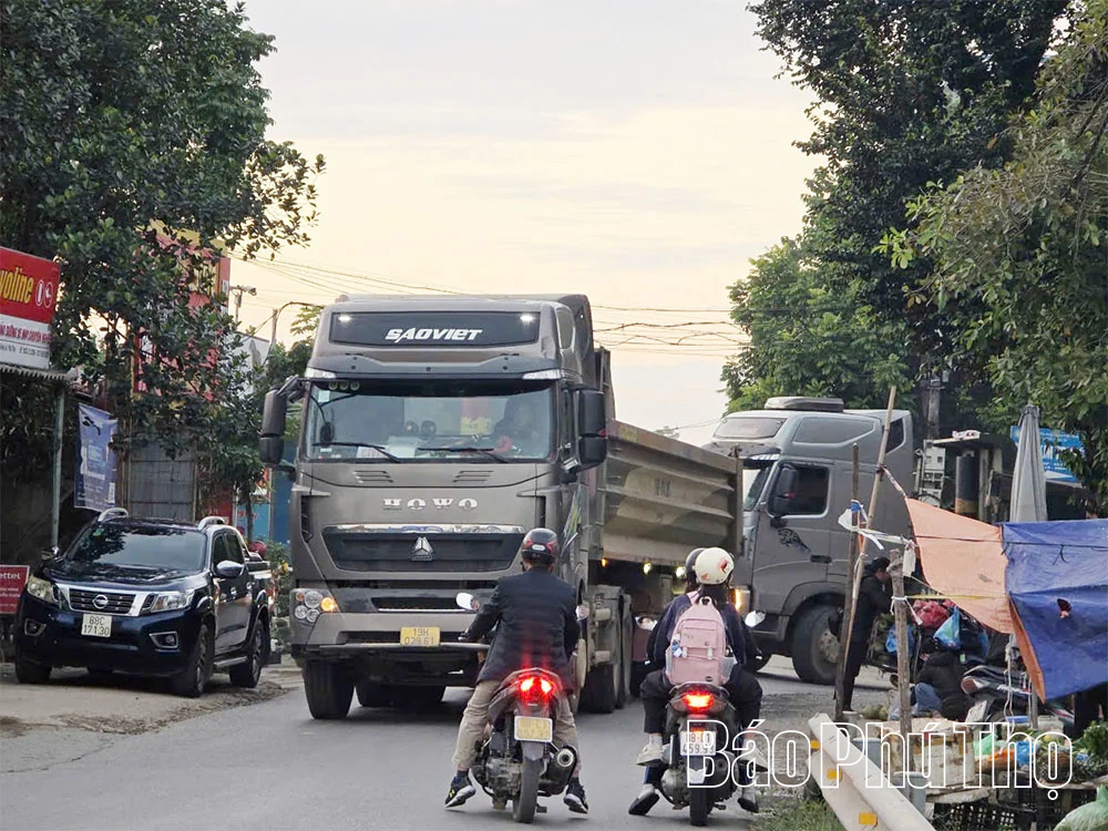 Xuất hiện tình trạng ách tắc giao thông tại khu vực đầu cầu Vĩnh Phú