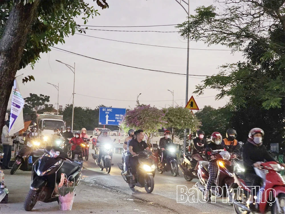 Xuất hiện tình trạng ách tắc giao thông tại khu vực đầu cầu Vĩnh Phú