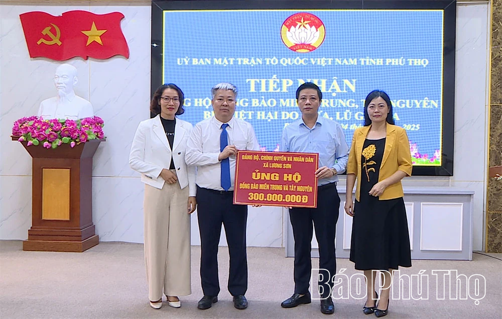 Tiếp nhận ủng hộ đồng bào miền Trung, Tây Nguyên bị thiệt hại do mưa lũ