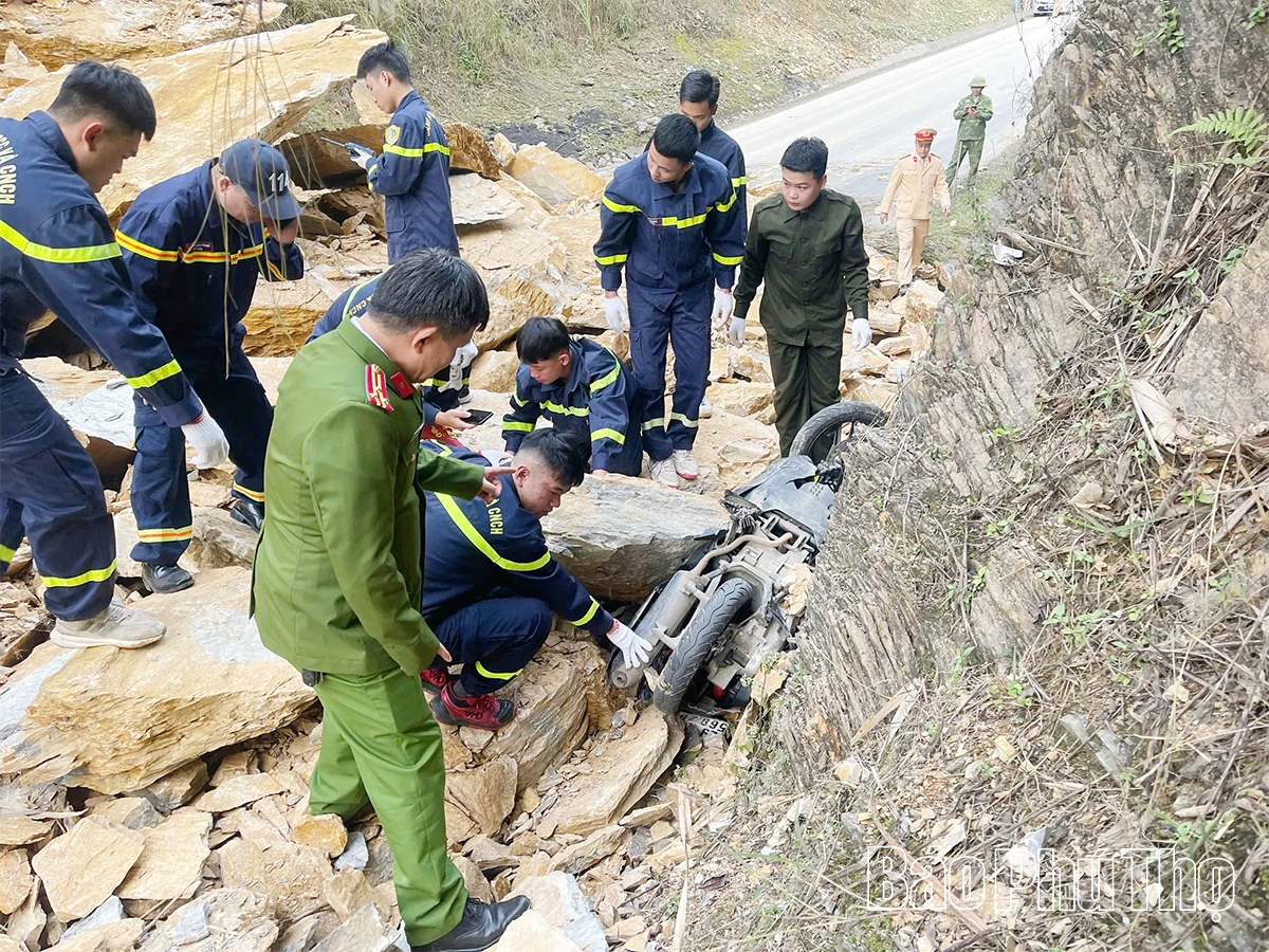 Sạt lở nghiêm trọng trên Quốc lộ 6, đoạn qua xã Mai Châu