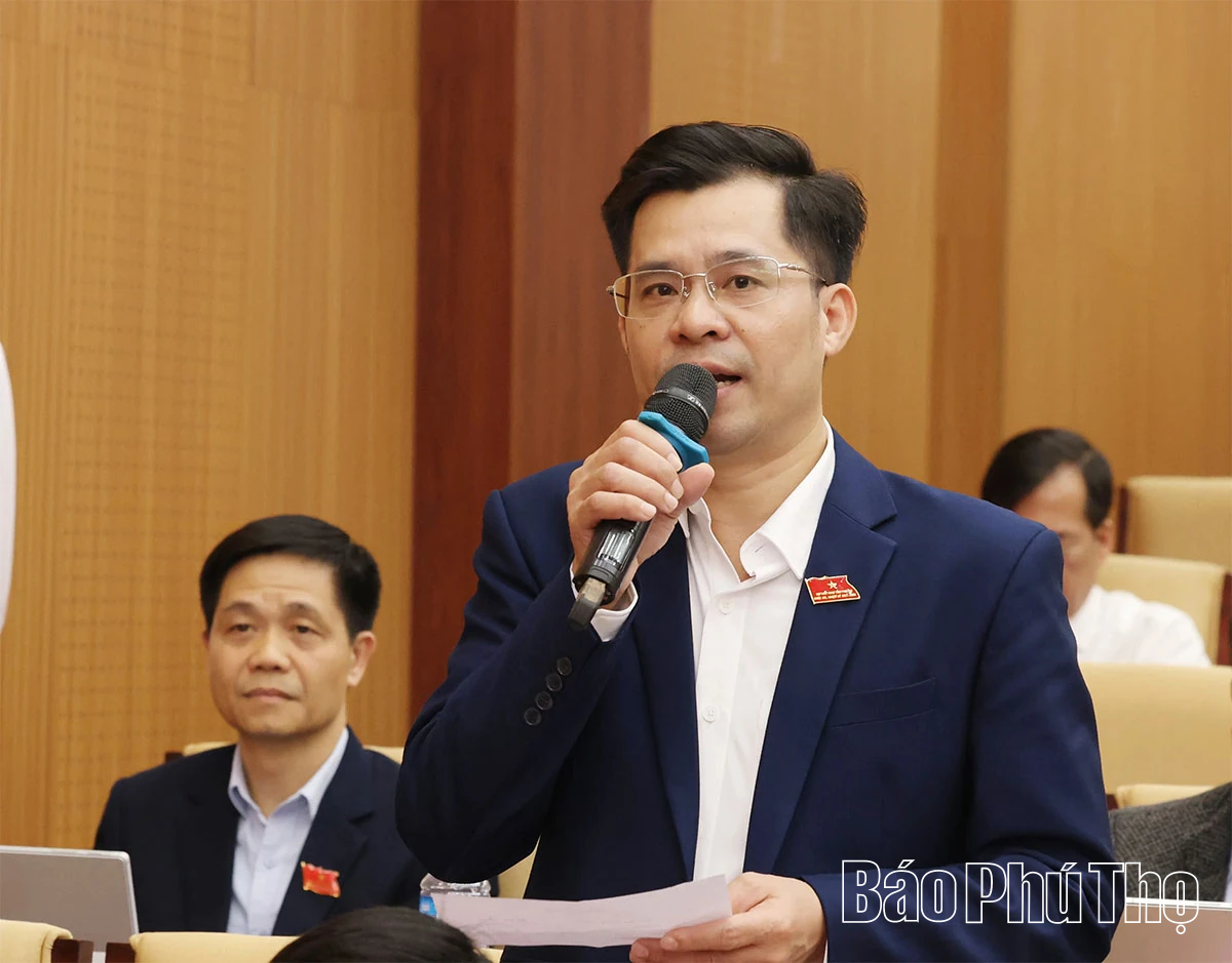 Các đại biểu thảo luận, chất vấn và trả lời chất vấn tại hội trường