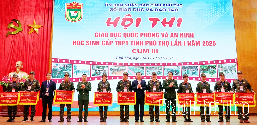 Bế mạc Hội thi Giáo dục quốc phòng và an ninh học sinh THPT