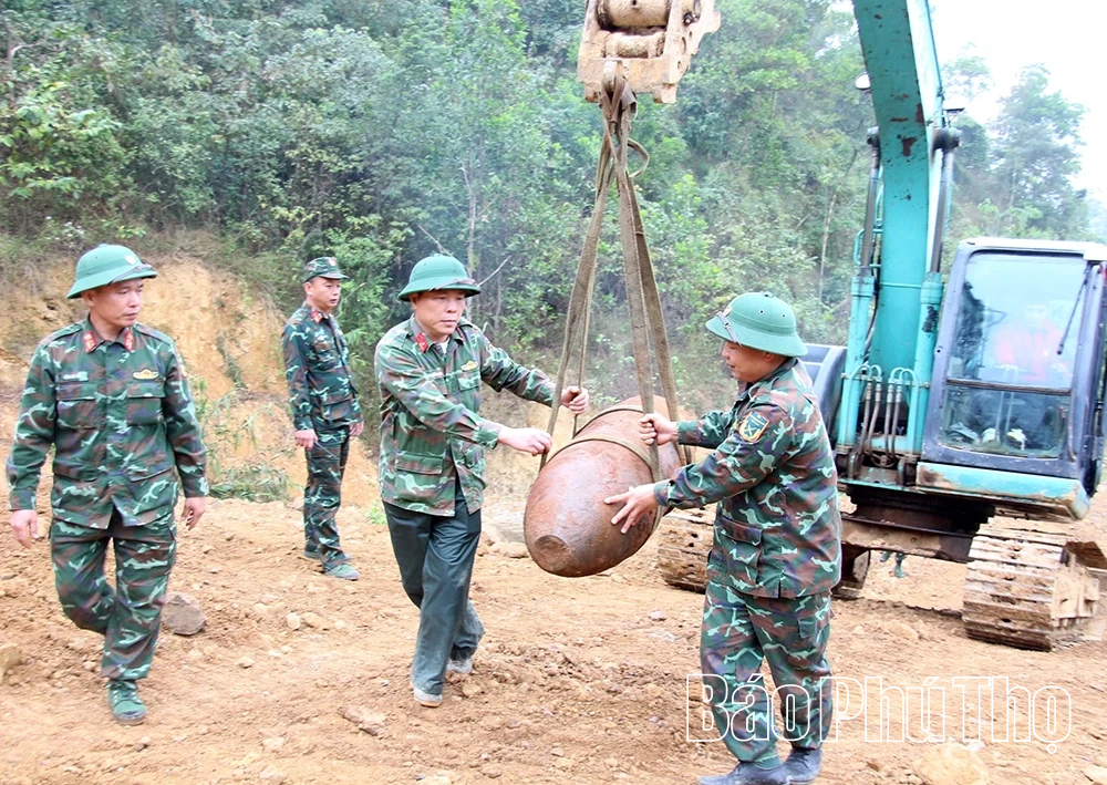 Hủy nổ thành công quả bom nặng gần 300kg