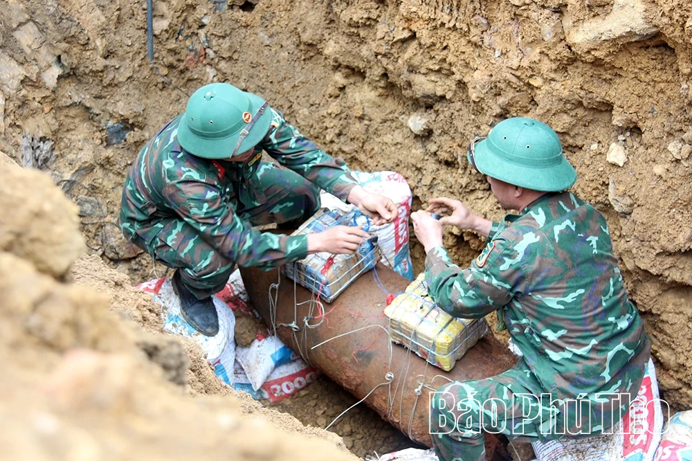 Hủy nổ thành công quả bom nặng gần 300kg
