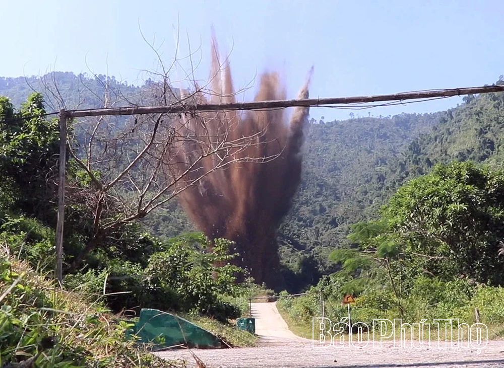 Hủy nổ thành công quả bom nặng gần 300kg