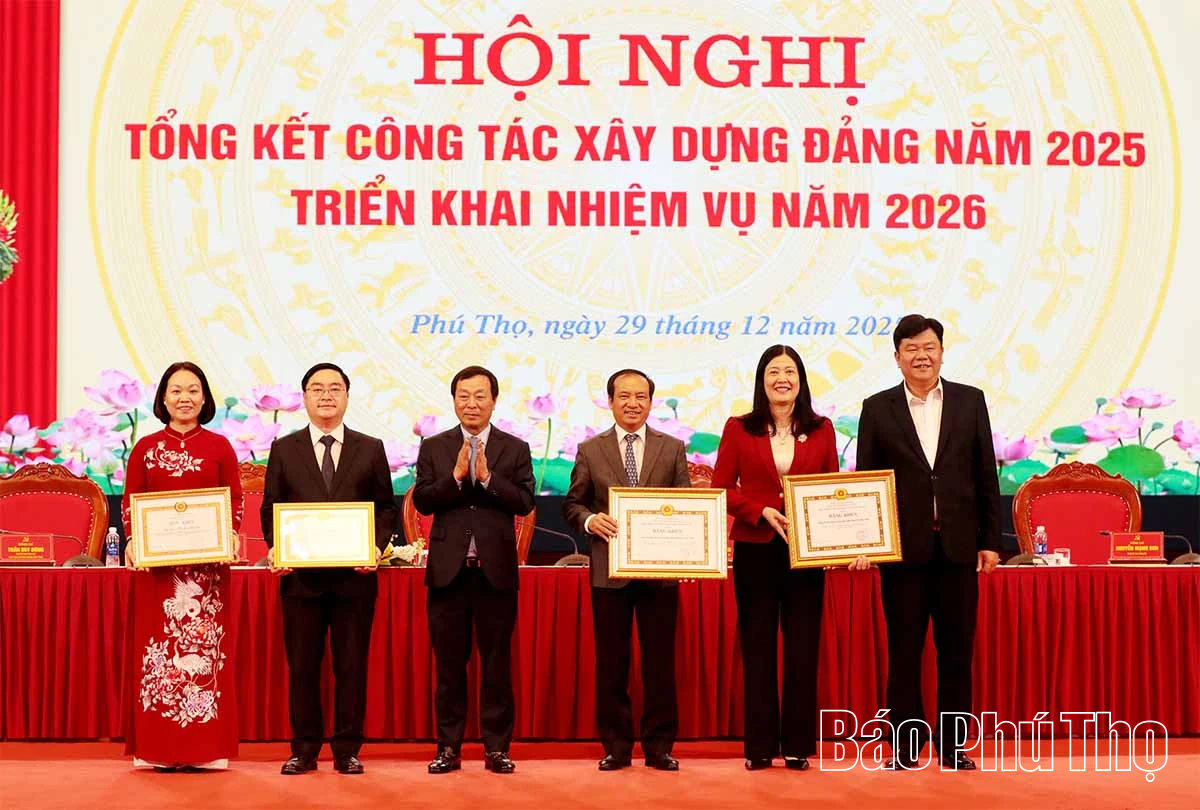 Xây dựng tỉnh Phú Thọ phát triển nhanh, bền vững, đáp ứng niềm tin của Nhân dân