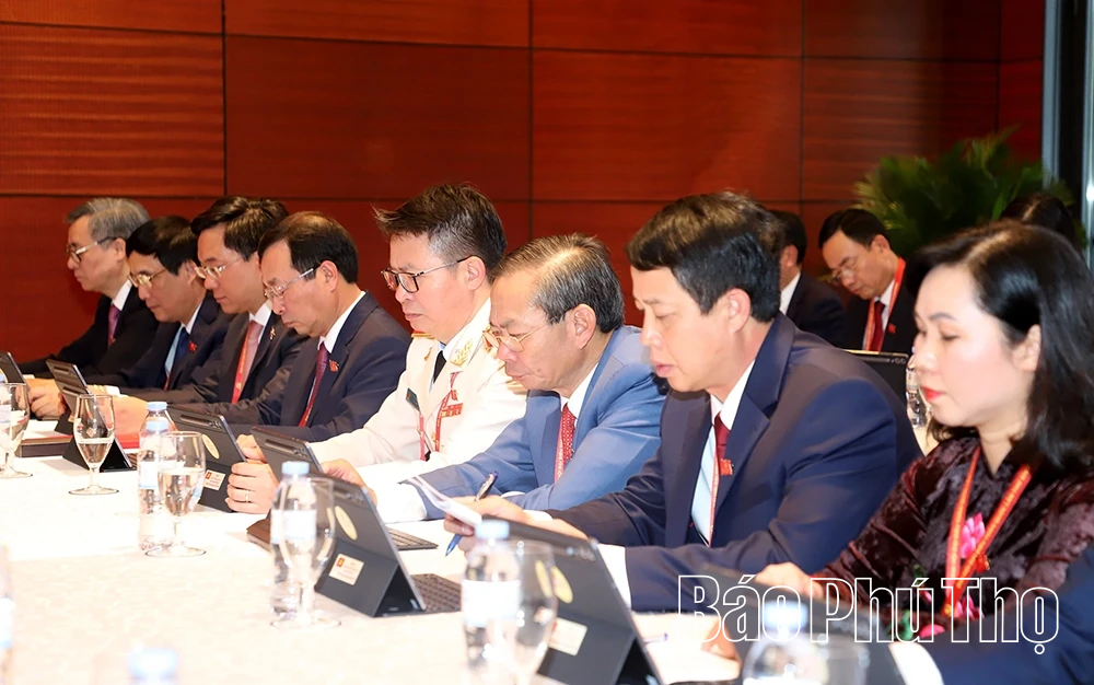 Đoàn đại biểu tỉnh Phú Thọ đóng góp nhiều ý kiến vào các dự thảo văn kiện trình Đại hội XIV của Đảng
