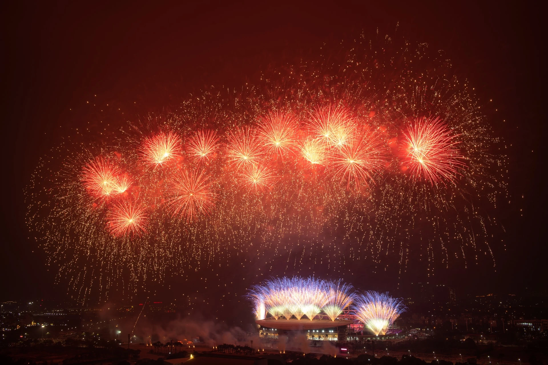 Mãn nhãn màn pháo hoa đặc biệt chào mừng thành công Đại hội XIV của Đảng