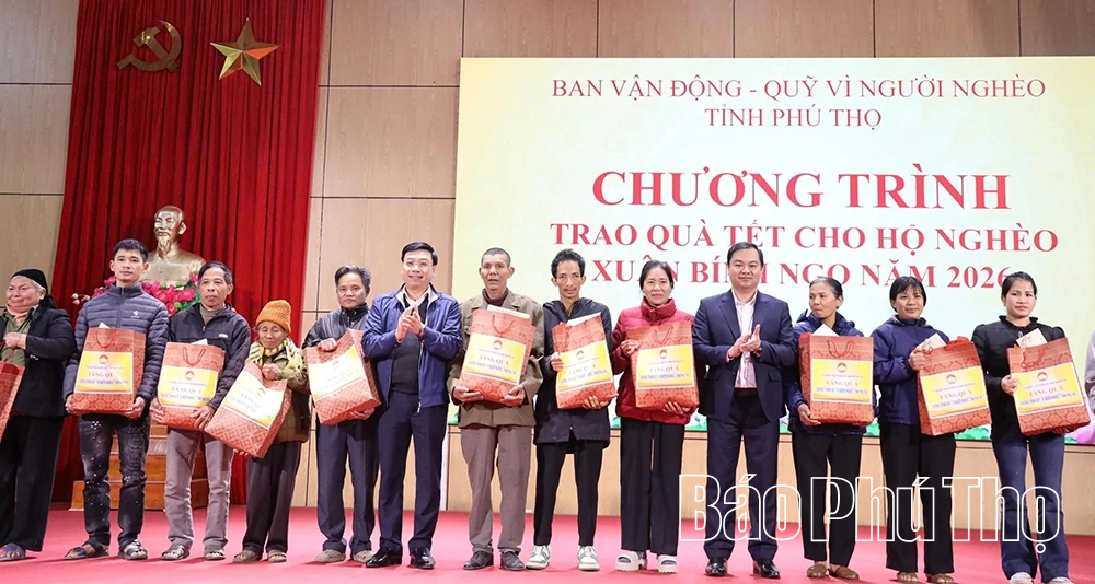 Xã Thái Hoà trao Huy hiệu Đảng cho 19 đảng viên