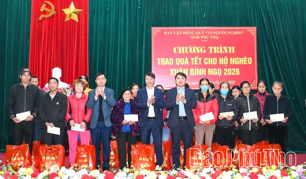 Trao quà Tết cho hộ nghèo xã Yên Lãng