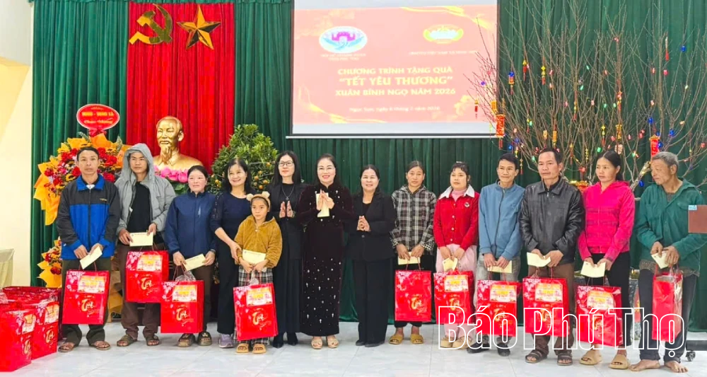 Hội Nữ doanh nhân tỉnh trao 130 suất quà Tết tặng người dân hoàn cảnh khó khăn