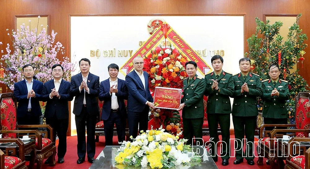 Bí thư Tỉnh ủy Phạm Đại Dương thăm, chúc Tết cán bộ, chiến sĩ Bộ CHQS tỉnh