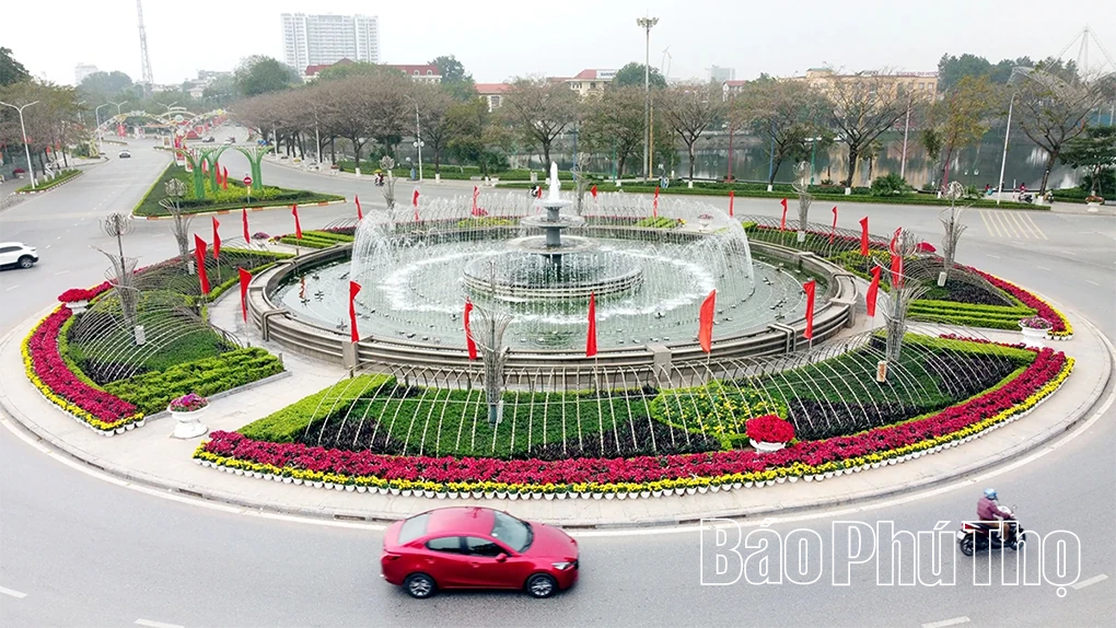 Người dân Phú Thọ rộn ràng du xuân đầu năm