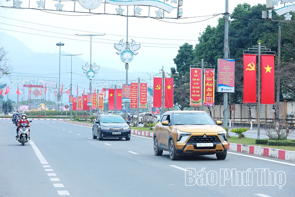 Người dân Phú Thọ rộn ràng du xuân đầu năm