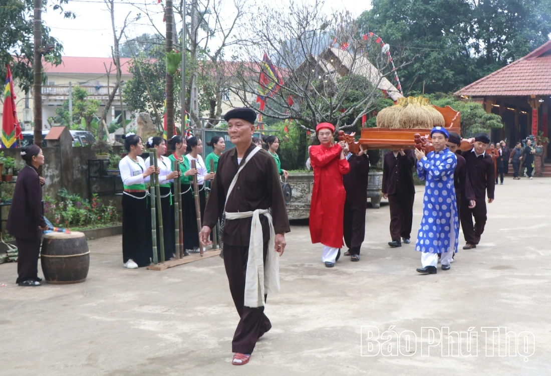 Rước “vía lúa” mong vụ mùa bội thu