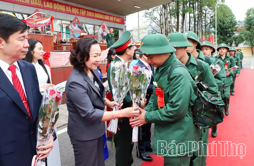 Tưng bừng Ngày hội tòng quân trên quê hương Đất Tổ