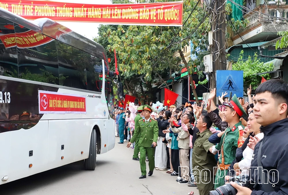 Tưng bừng Ngày hội tòng quân trên quê hương Đất Tổ