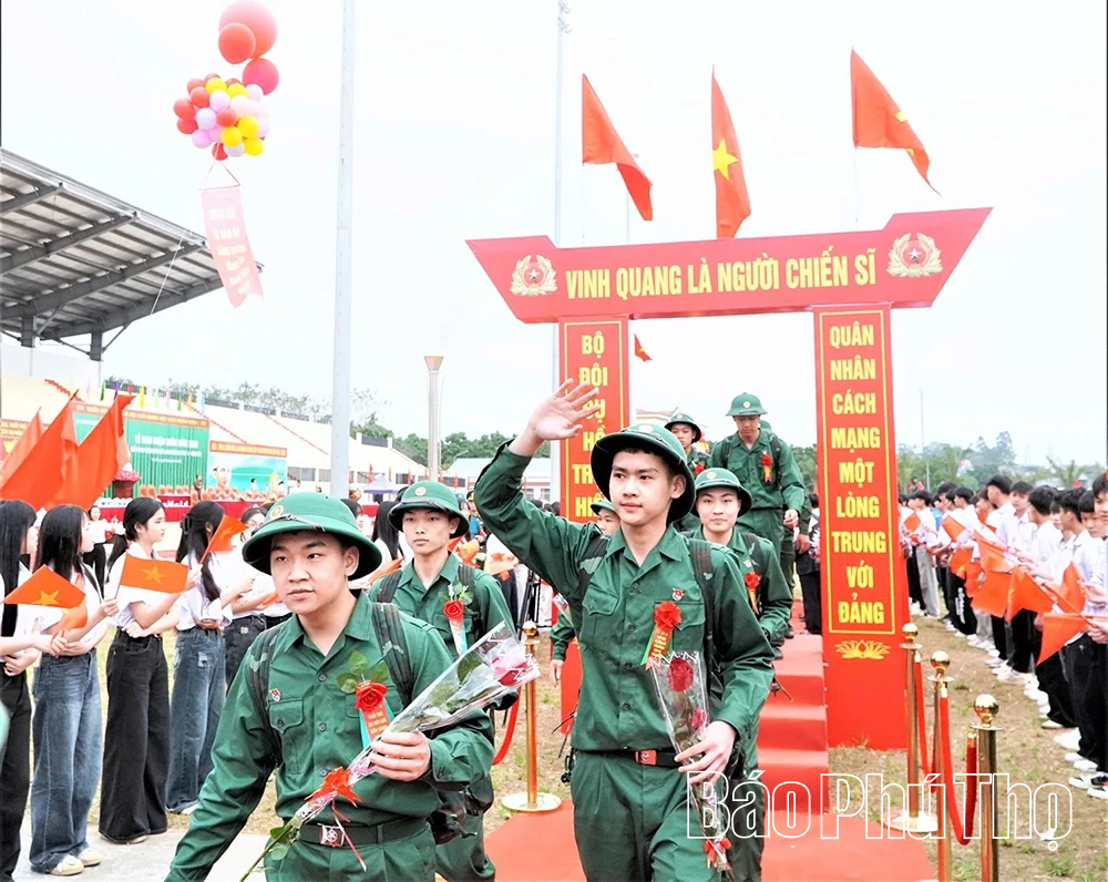 Tưng bừng Ngày hội tòng quân trên quê hương Đất Tổ
