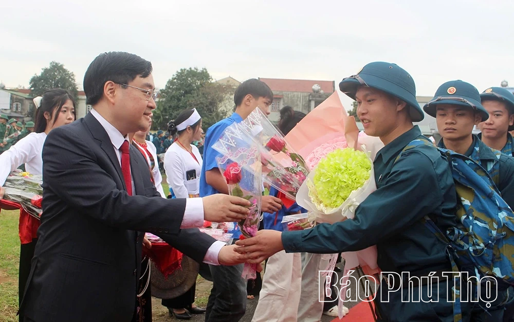 Tưng bừng Ngày hội tòng quân trên quê hương Đất Tổ