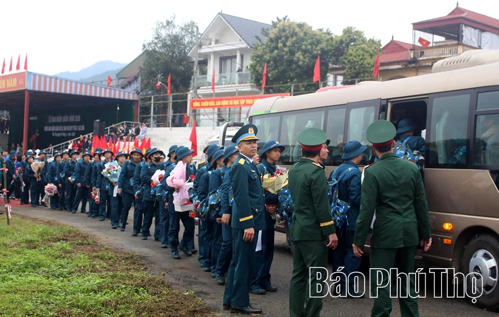 Tưng bừng Ngày hội tòng quân trên quê hương Đất Tổ