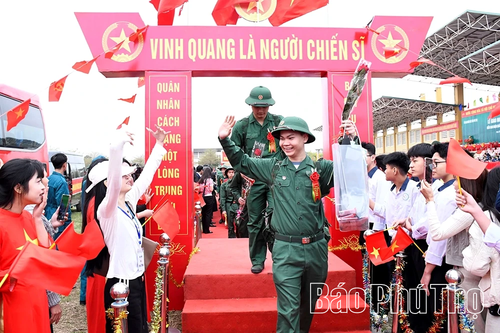 Tưng bừng Ngày hội tòng quân trên quê hương Đất Tổ