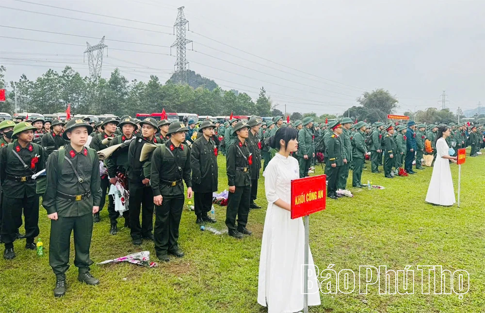 Tưng bừng Ngày hội tòng quân trên quê hương Đất Tổ