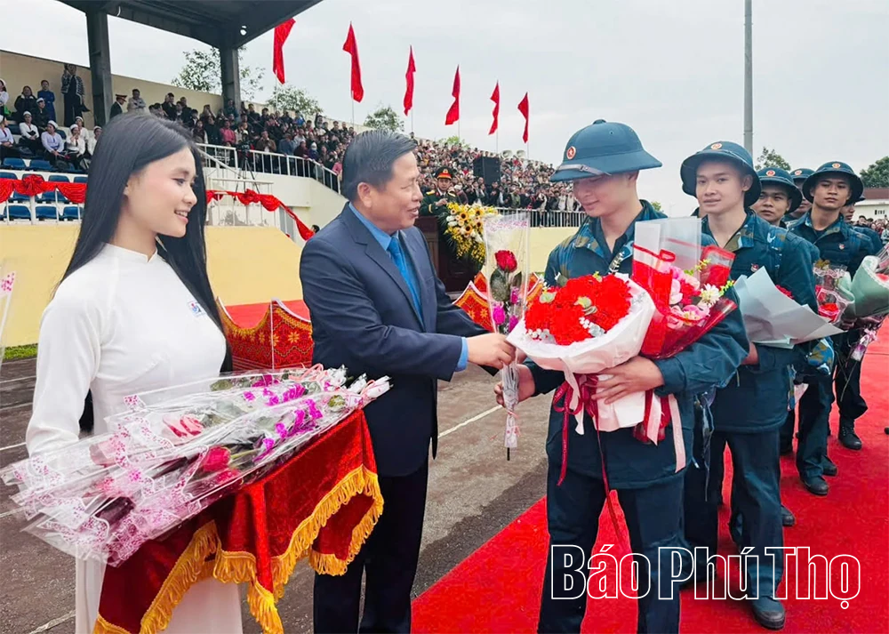 Tưng bừng Ngày hội tòng quân trên quê hương Đất Tổ