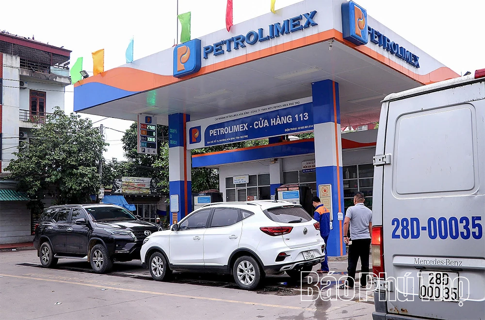 Giá xăng dầu tăng: Áp lực lan rộng từ cán bộ công chức đến người dân, doanh nghiệp