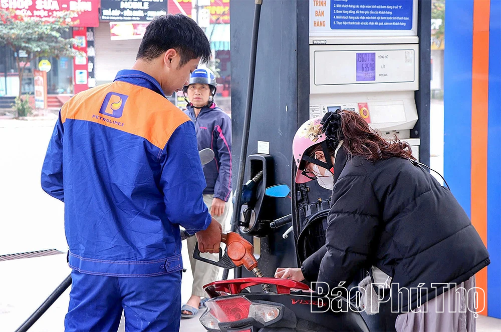 Giá xăng dầu tăng: Áp lực lan rộng từ cán bộ công chức đến người dân, doanh nghiệp