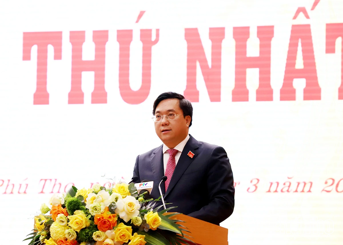 Xây dựng bộ máy hành chính các cấp tinh - gọn - mạnh - đoàn kết - kỷ cương - liêm chính - hiệu lực - hiệu quả - gần dân - phục vụ lợi ích hợp pháp và nguyện vọng chính đáng của Nhân dân