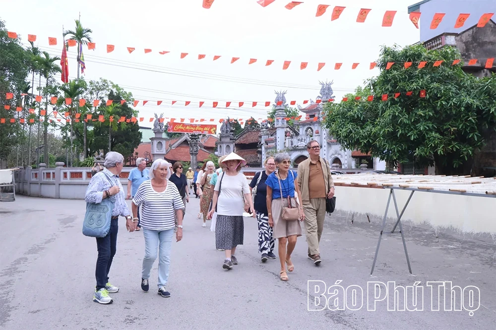Ancient Village Welcomes Western Travelers