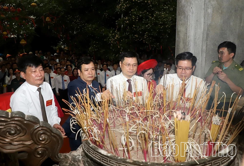 Phường Nông Trang dâng hương tưởng niệm các Vua Hùng