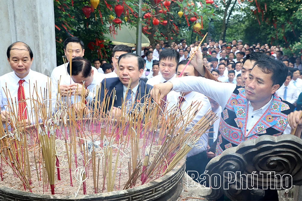 Cụm số 12 dâng hương tưởng niệm các Vua Hùng: Khẳng định sức mạnh đoàn kết trong vận hội mới