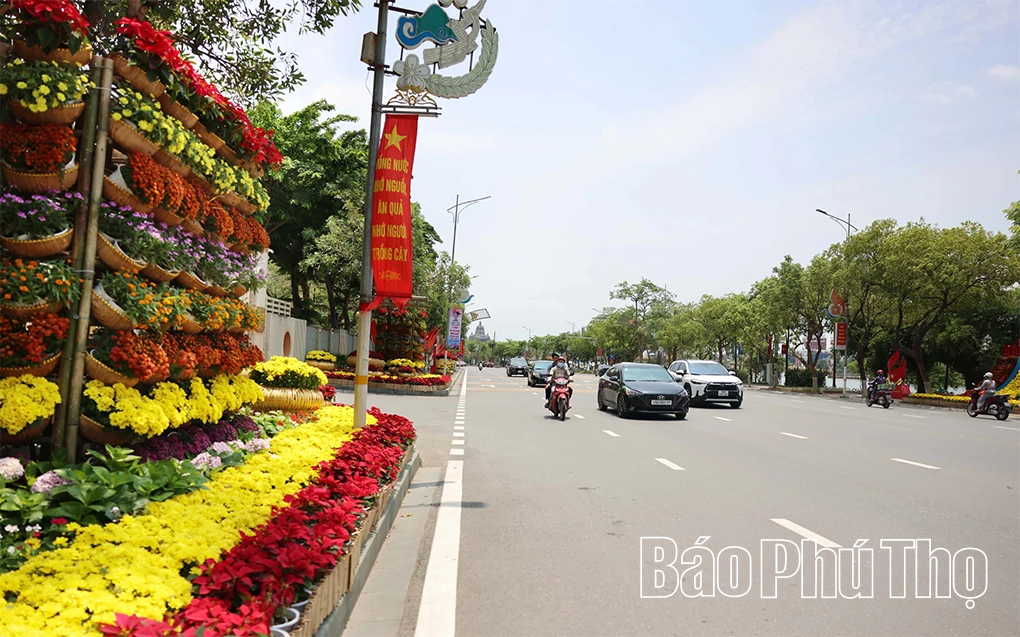 Tưng bừng cờ hoa chào mừng các ngày lễ 30/4 và 1/5