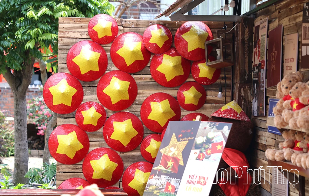 Tưng bừng cờ hoa chào mừng các ngày lễ 30/4 và 1/5