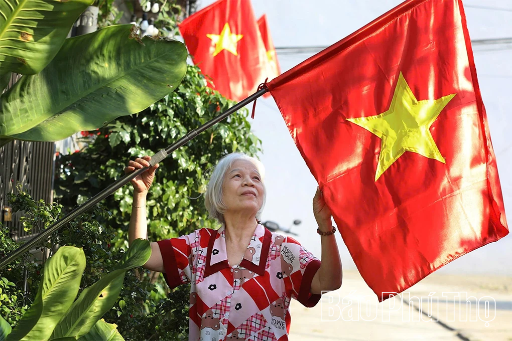 Tưng bừng cờ hoa chào mừng các ngày lễ 30/4 và 1/5