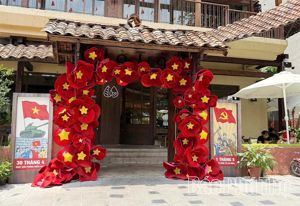 Tưng bừng cờ hoa chào mừng các ngày lễ 30/4 và 1/5