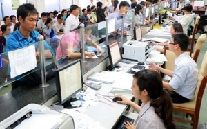 Tiếp tục sắp xếp bộ máy; xây lộ trình cải cách tiền lương