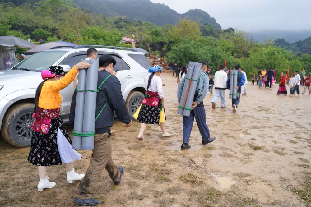 Khâu Vai - phiên chợ tình mãi gọi