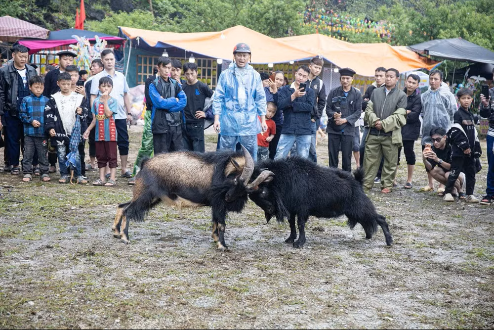 Khâu Vai - phiên chợ tình mãi gọi