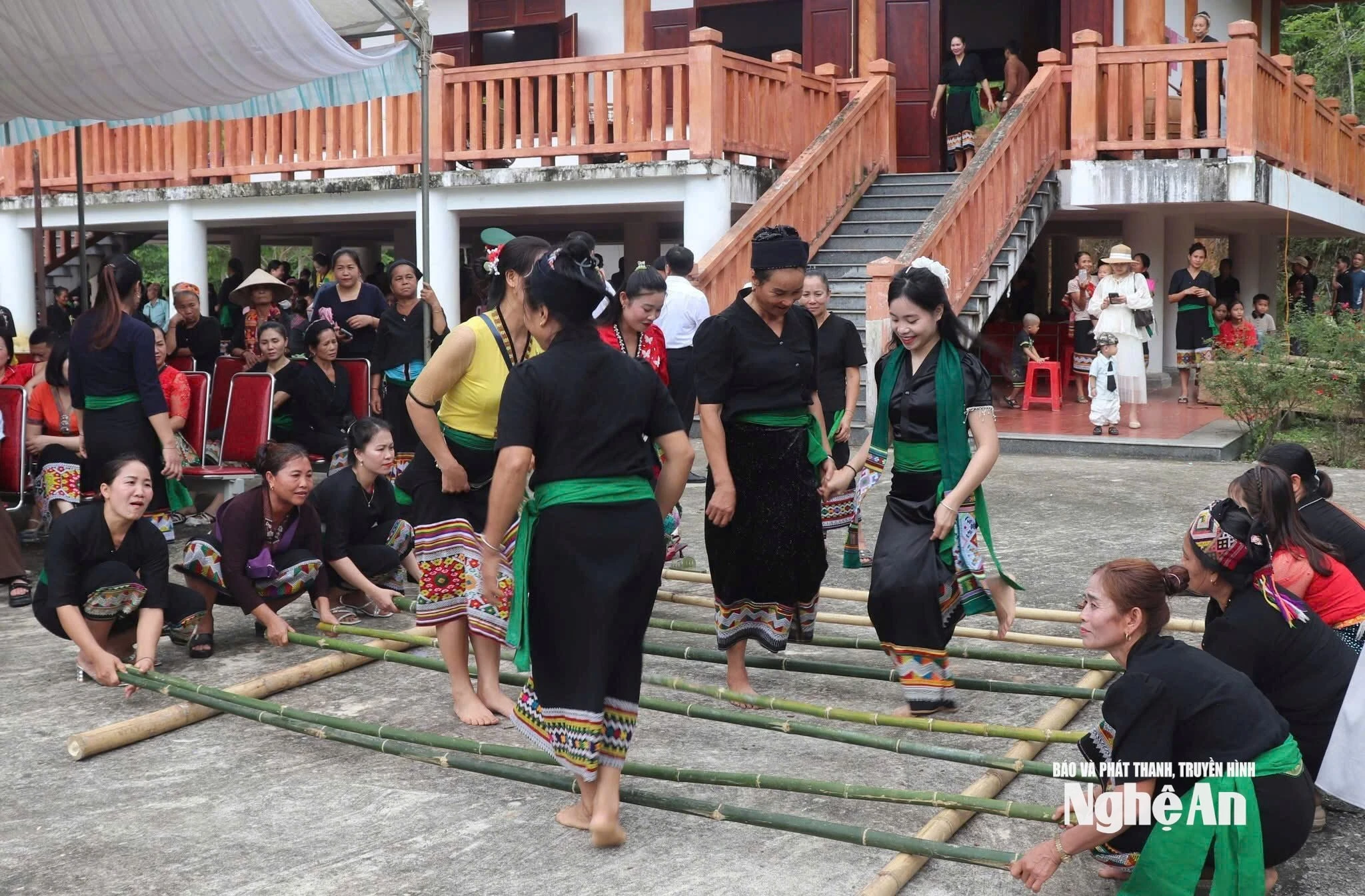Tự hào là người Ơ Đu - dân tộc ít người nhất Việt Nam