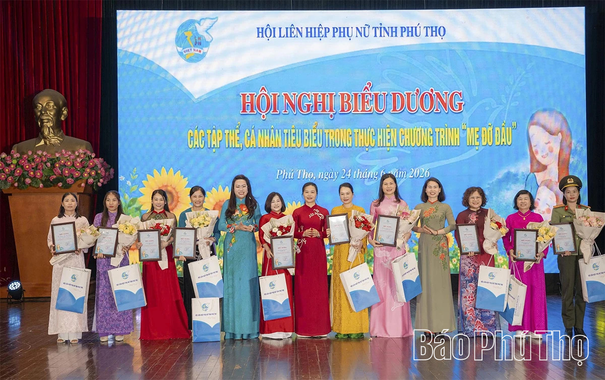 Biểu dương 20 gia đình tiêu biểu trong xây dựng gia đình hạnh phúc, làm kinh tế giỏi