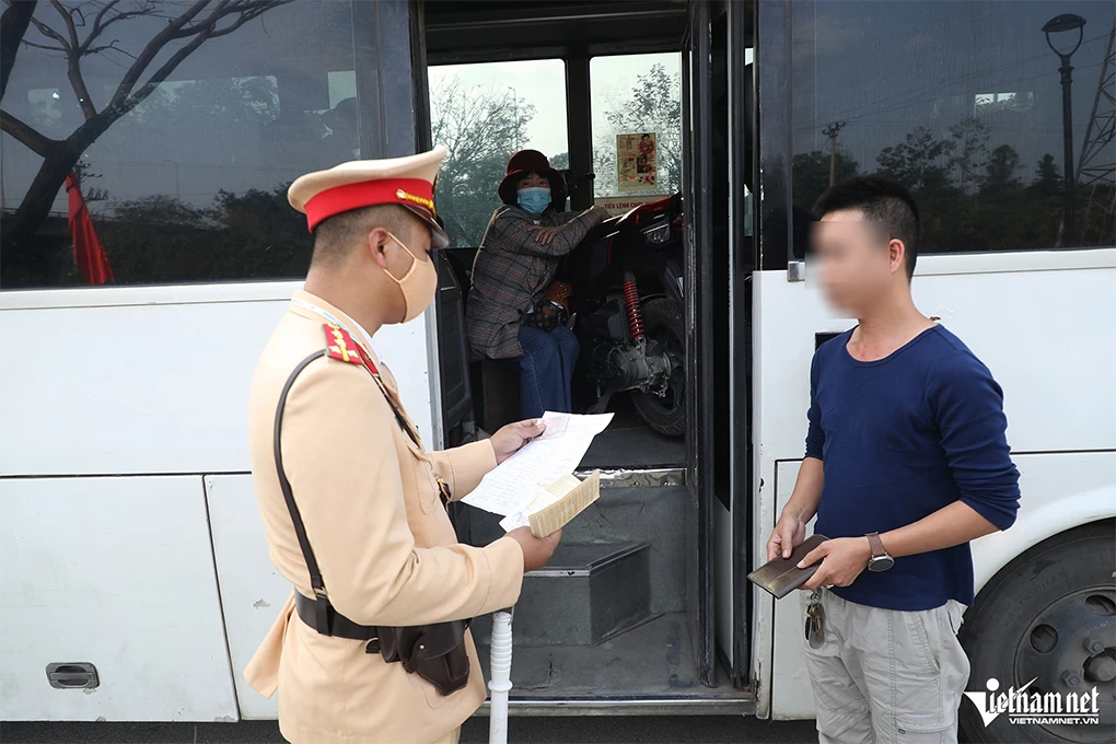 Sửa Nghị định 168: Phạt cảnh cáo ô tô không có “ghế trẻ em” từ 15/8