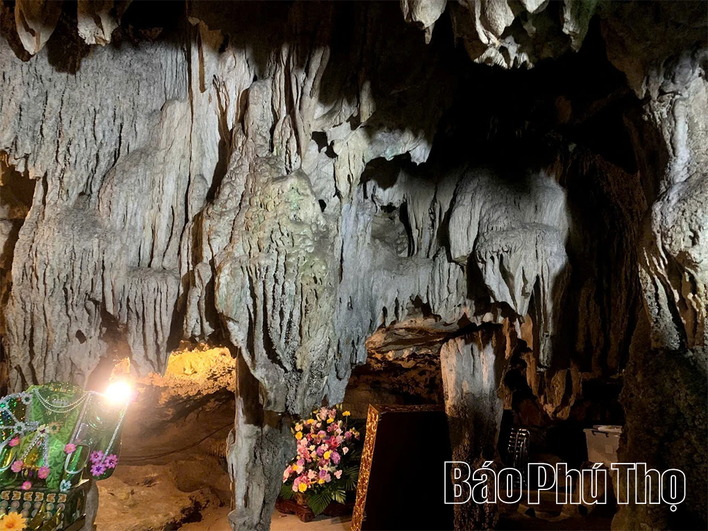 Huyền ảo động Phong Sơn