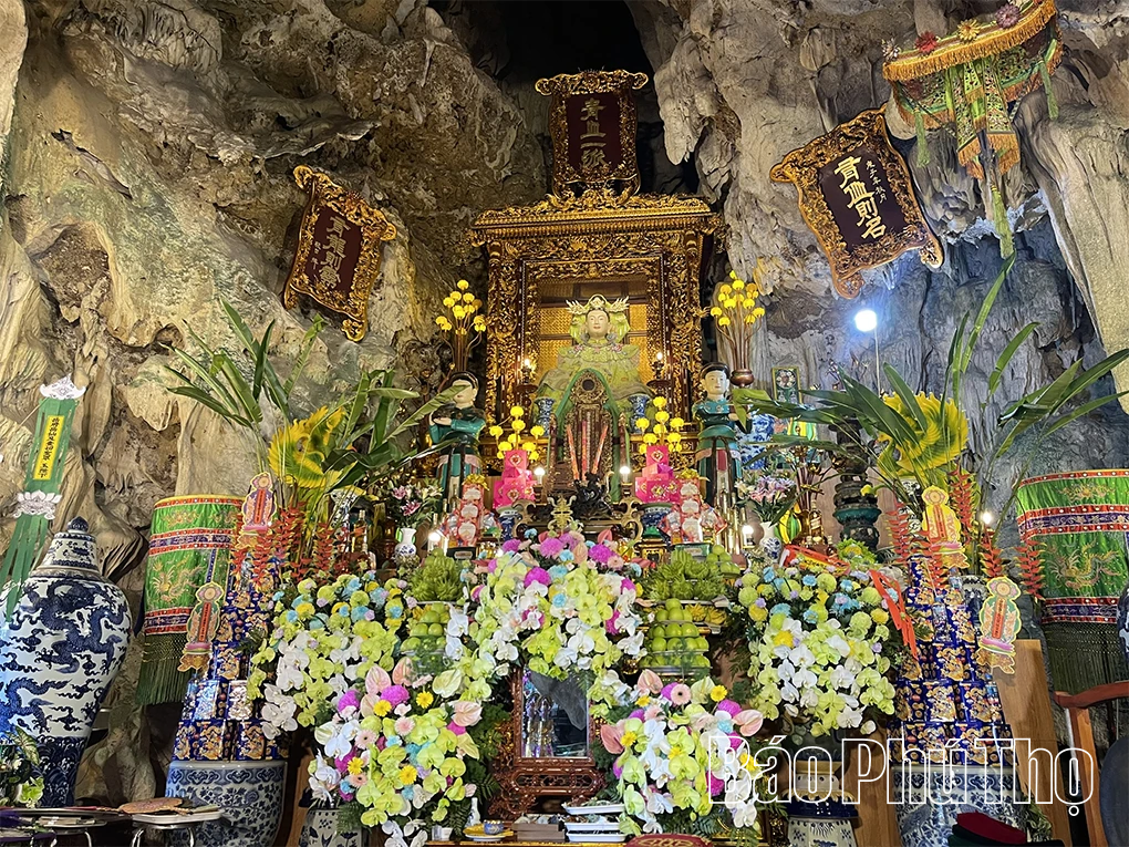 Huyền ảo động Phong Sơn