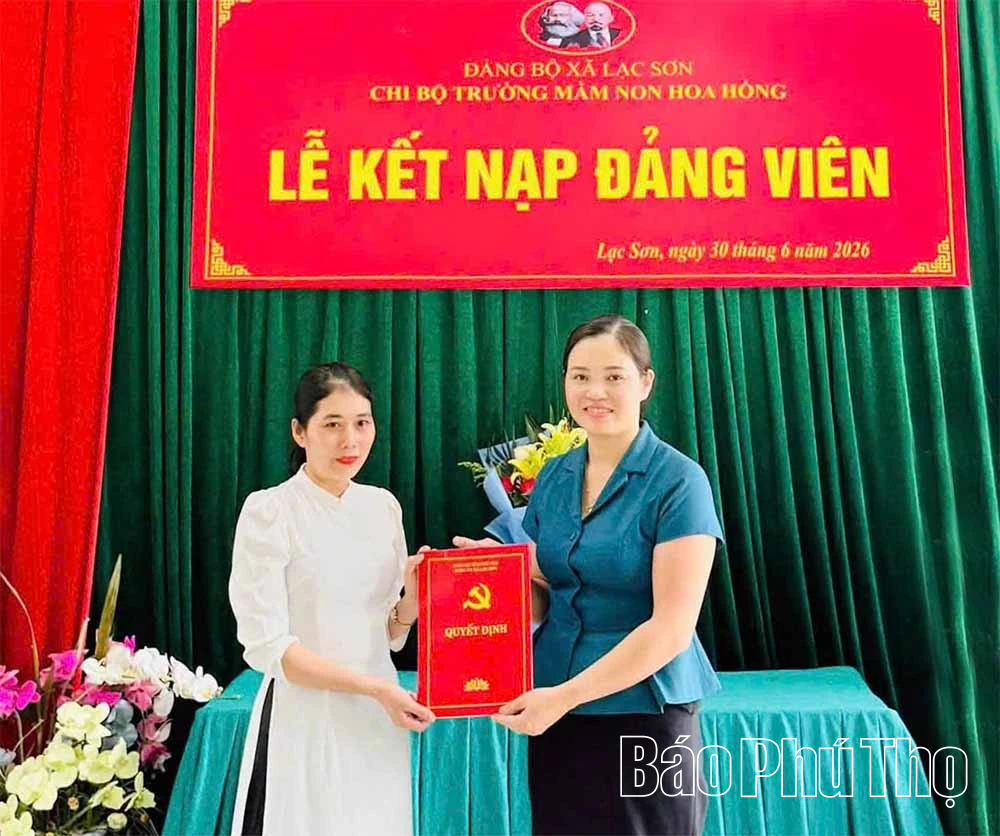 Lạc Sơn phát triển đảng viên, xây dựng tổ chức Đảng vững mạnh